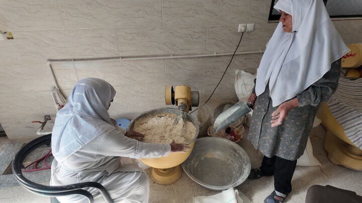 ایستادگی زنان جهادی خانوک پای تنورهای داغ
