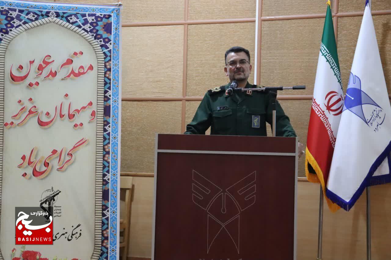 شکل‌دهندگان باور یک نسل در شاهرود تجلیل شدند/تأکید فرمانده سپاه سمنان بر نقش معلمان در گام دوم انقلاب
