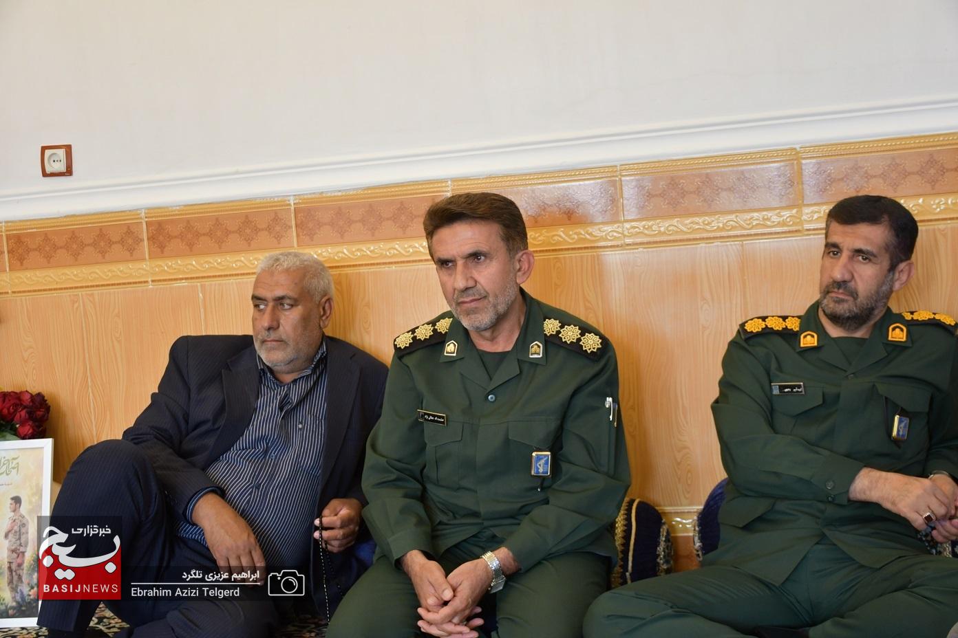 دیدار جمعی از فرماندهان سپاه با خانواده شهیدان جنگ رمضان در یاسوج