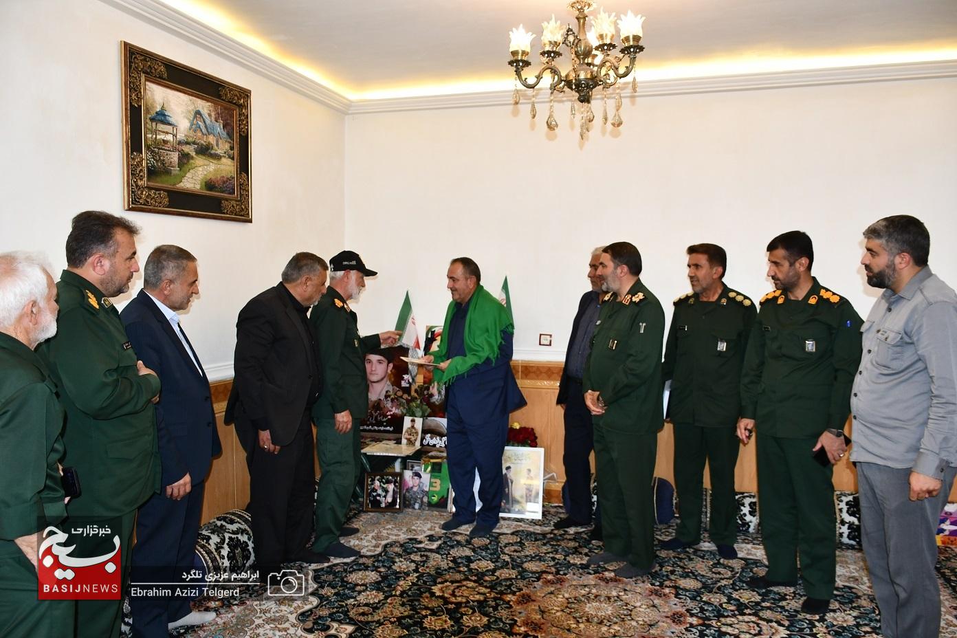 دیدار جمعی از فرماندهان سپاه با خانواده شهیدان جنگ رمضان در یاسوج