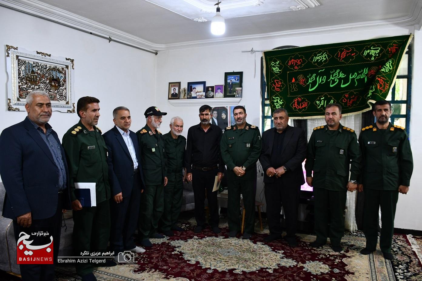 دیدار جمعی از فرماندهان سپاه با خانواده شهیدان جنگ رمضان در یاسوج