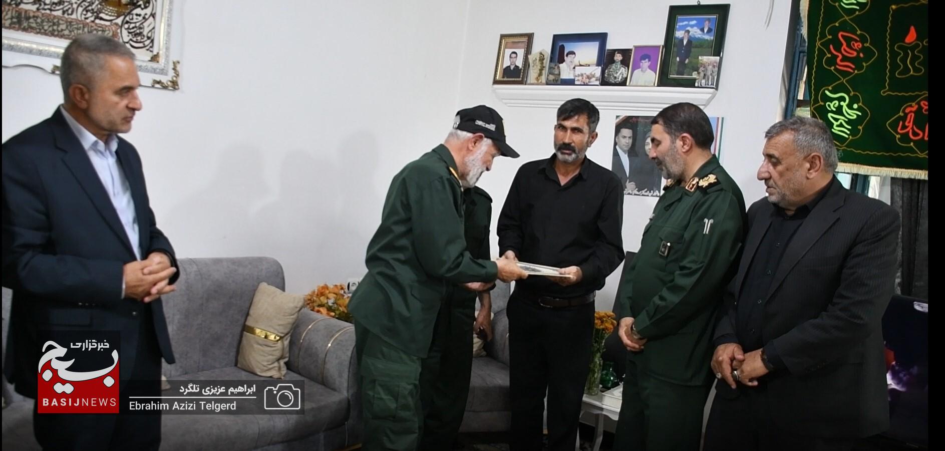 دیدار جمعی از فرماندهان سپاه با خانواده شهیدان جنگ رمضان در یاسوج