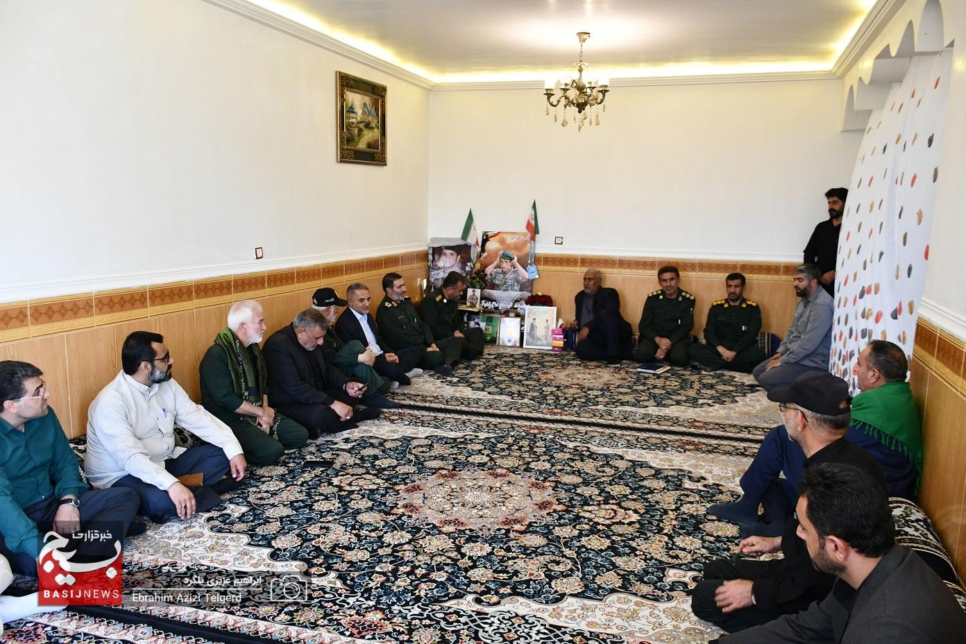 دیدار جمعی از فرماندهان سپاه با خانواده شهیدان جنگ رمضان در یاسوج