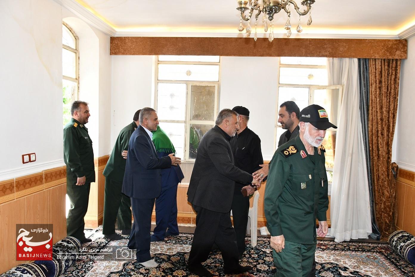 دیدار جمعی از فرماندهان سپاه با خانواده شهیدان جنگ رمضان در یاسوج