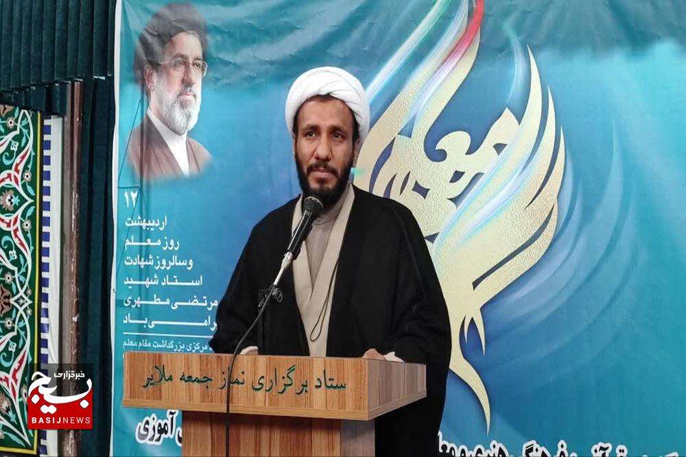 ایمان بر سلاح برتر است/ هادیان سیاسی رمز ماندگاری انقلاب اسلامی 