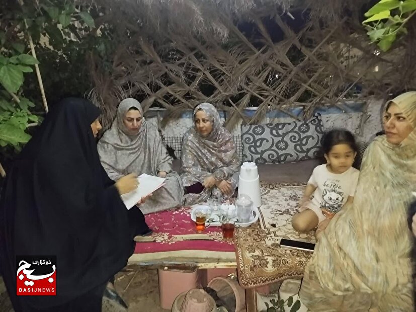 جهاد تبیین چهره به چهره «خانواده مقاوم» در محوطه مجتمع وحدت برگزار شد