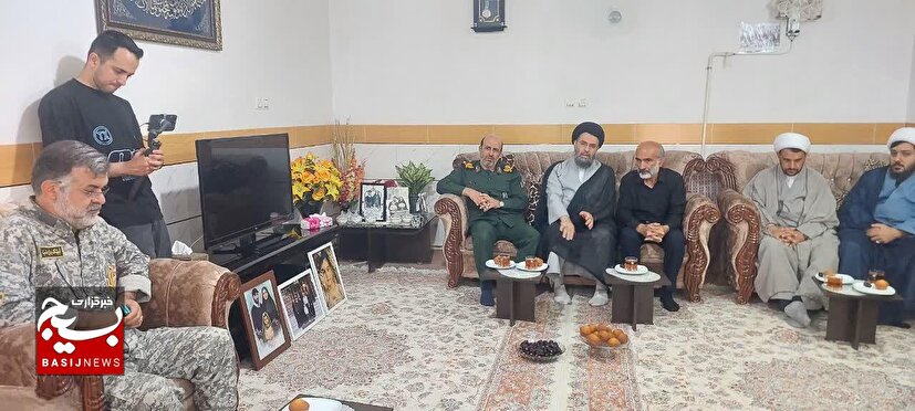 دیدار فرمانده سپاه امام حسن مجتبی(ع)، با خانواده شهدا جنگ رمضان
