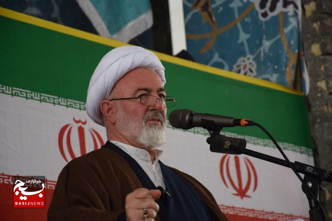 امام جمعه شاهرود: دشمنان آرزوی خم کردن مردم زیر بار اقتصاد را به گور می‌برند/با گرانی‌های بی‌قواره برخورد شود