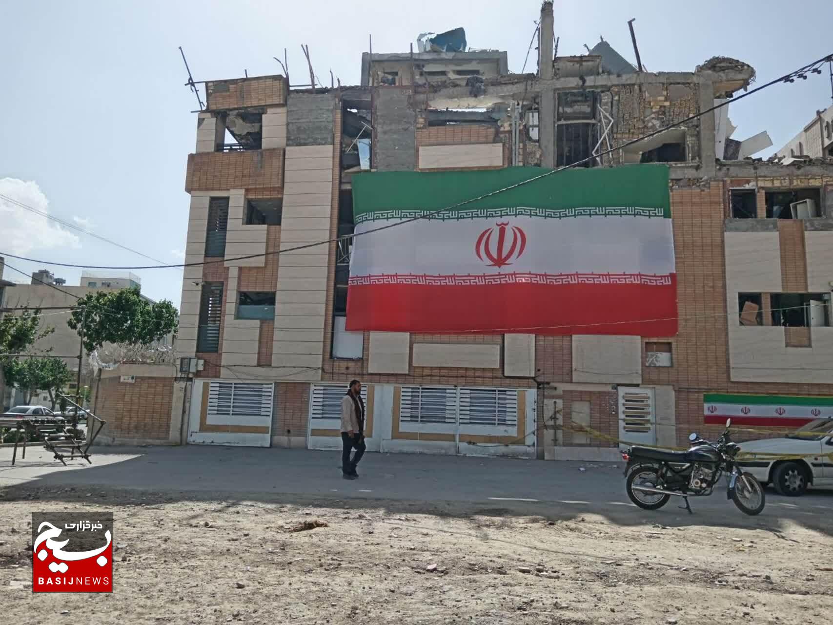 اعزام ۲۰ جهادگر شهرستان نرماشیر به مناطق آسیبدیده از جنگ در استان اصفهان اعزام ۲۰ جهادگر شهرستان نرماشیر به مناطق آسیبدیده از جنگ در استان اصفهان
