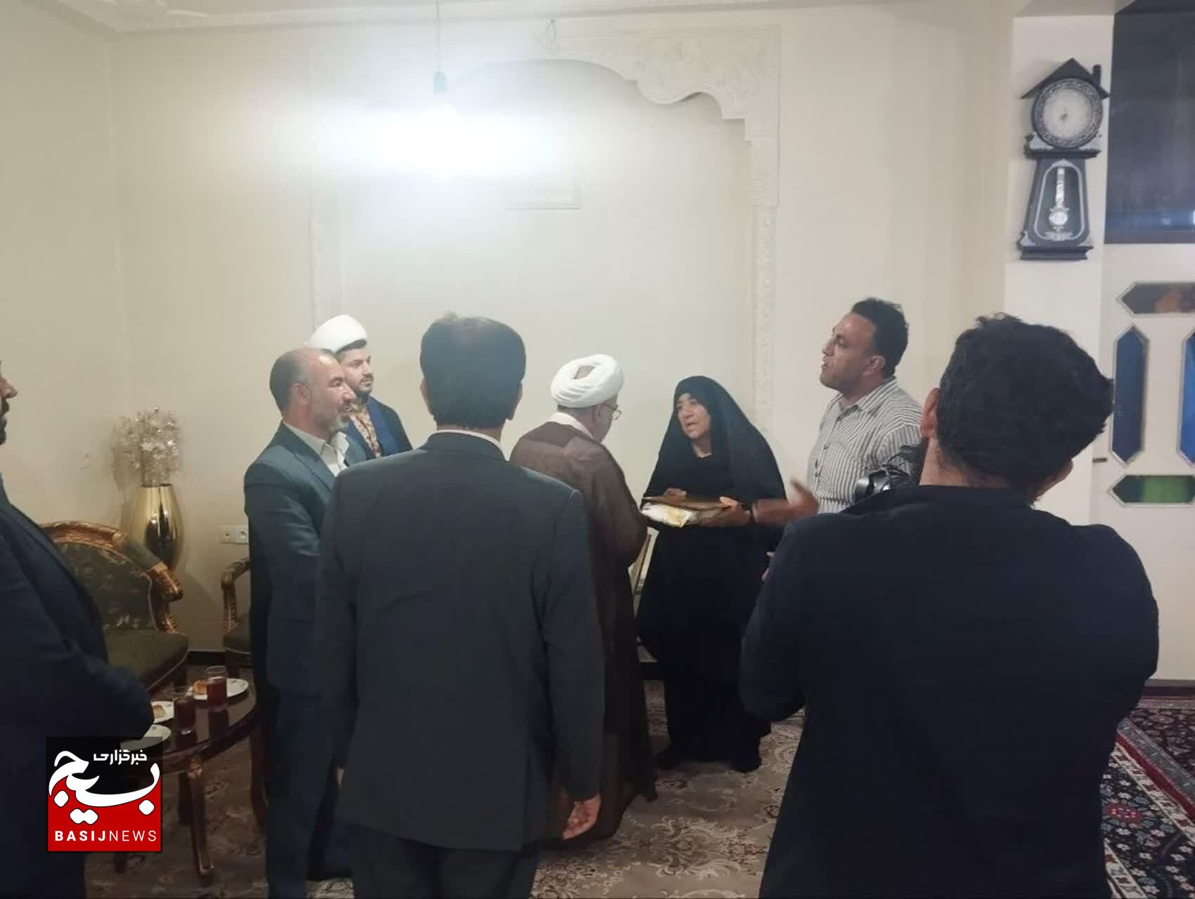 تجلیل از خانواده مرحوم نصرت امرایی، مسئول سابق نمایندگی ولی‌فقیه در سپاه دزفول