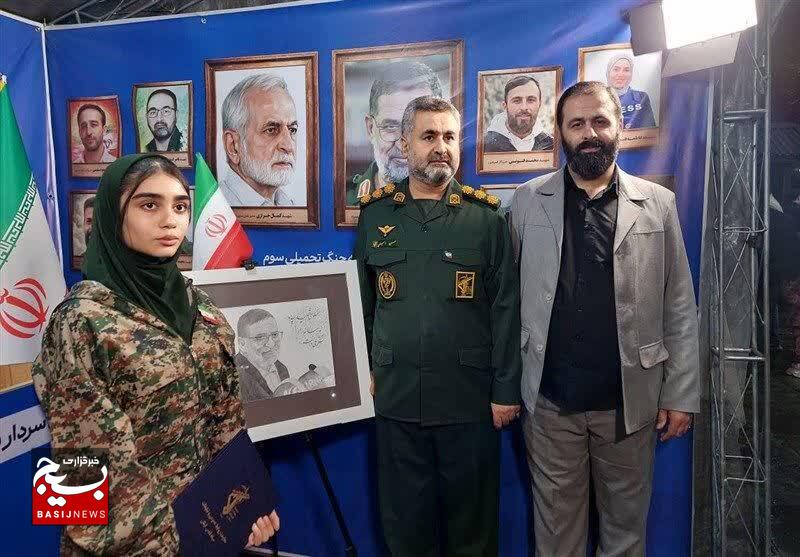 دختر دهه نودی که با قلم هنر به میدان آمد