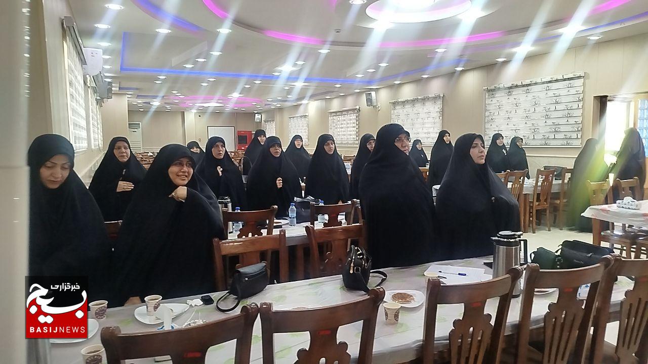 بانوان با همت و اراده در جنگ نرم دشمن پیشرو هستند بانوان با همت و اراده در جنگ نرم دشمن پیشرو هستند