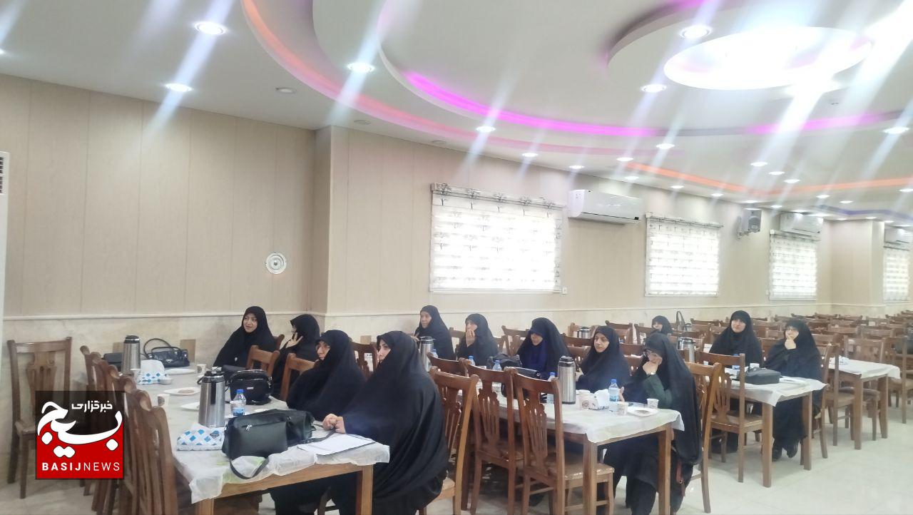 بانوان با همت و اراده در جنگ نرم دشمن پیشرو هستند بانوان با همت و اراده در جنگ نرم دشمن پیشرو هستند
