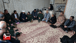 دیدار سردار محمدی اصل با خانواده شهید شاهین فرد