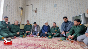دیدار سردار محمدی اصل با خانواده شهید شاهین فرد