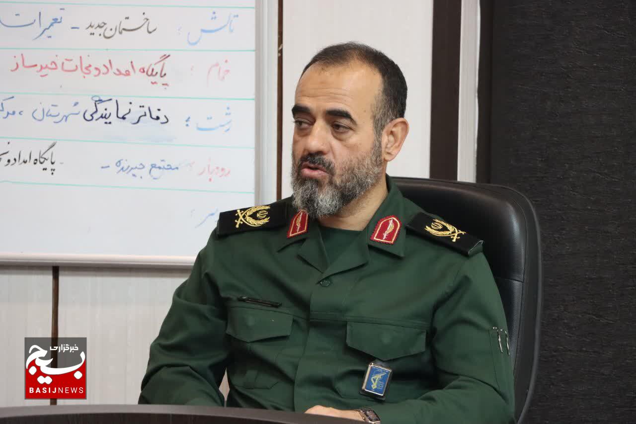 نیروهای هلال احمر در کنار نیروهای نظامی در خدمت رسانی به مردم نقش آفرین هستند نیروهای هلال احمر در کنار نیروهای نظامی در خدمت رسانی به مردم نقش آفرین هستند
