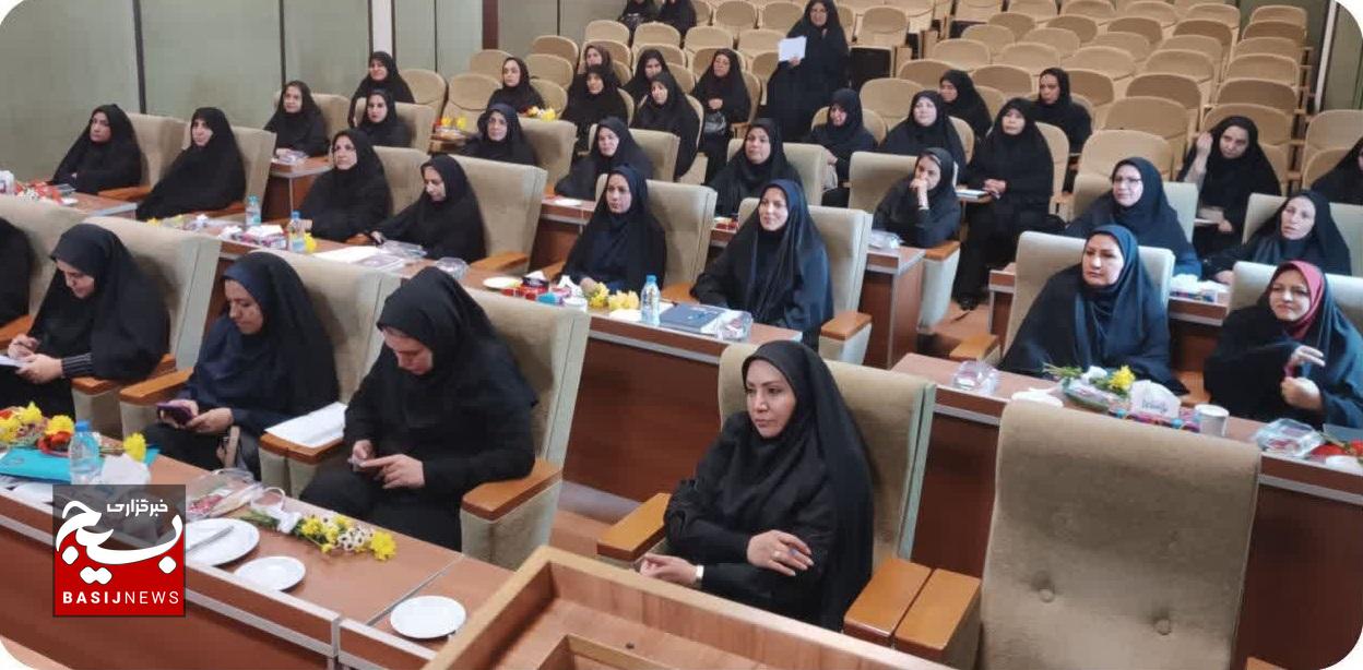 عکس خبر نباید کلاژ شده باشد ////مهمترین چالش زنان کارآفرین نبود بازار فروش پایدار است