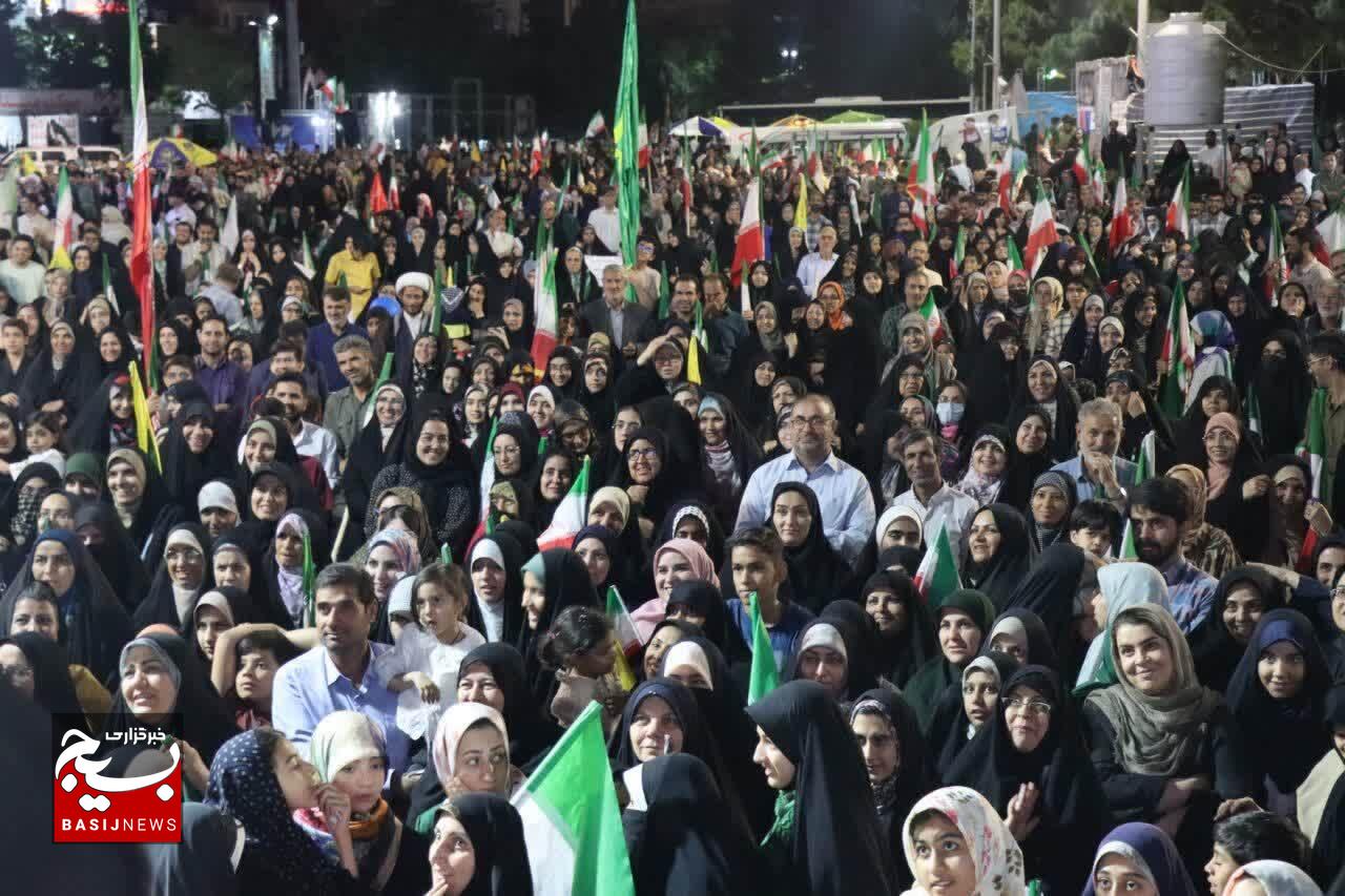 هفتاد و هشت شب، یک عشق علوی، دو عروس و داماد در میدان کوثر کرمان