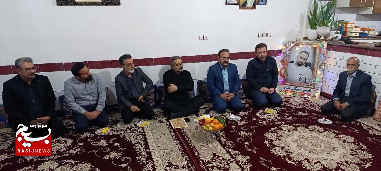 از کانون ادب تا عرشه ناو دنا؛ روایت زندگی هنرمند شهید ناصر شوکتی‌میر در دیدار مسئولان لرستانی