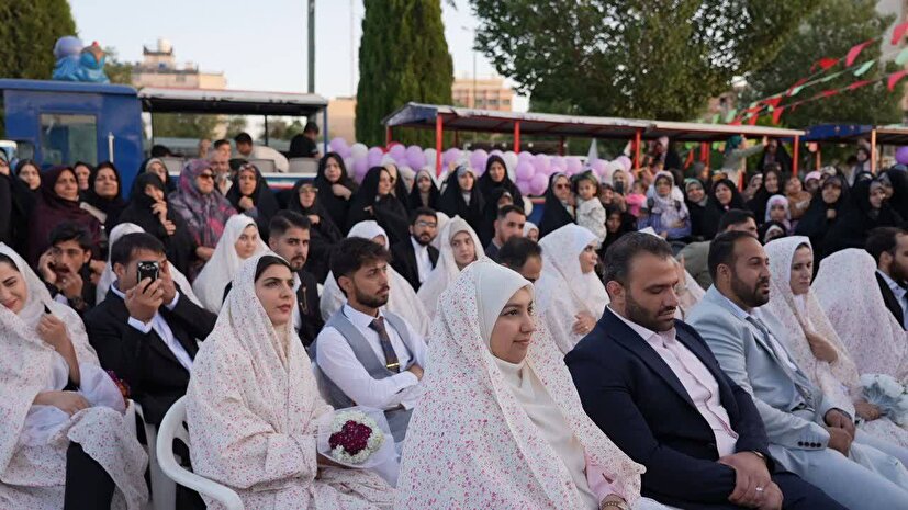 ازدواج ۴۰ زوج در میدان جمهوری اسلامی اصفهان+فیلم