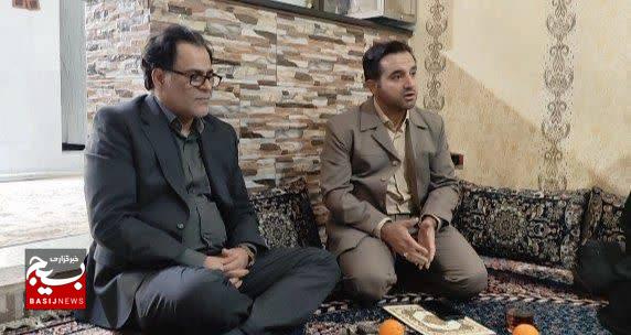 دیدار اصحاب رسانه لرستان با خانوادههای شهیده «معصومه کشفی» و شهید «طاووسبزنی» دیدار اصحاب رسانه لرستان با خانوادههای شهیده «معصومه کشفی» و شهید «طاووسبزنی»