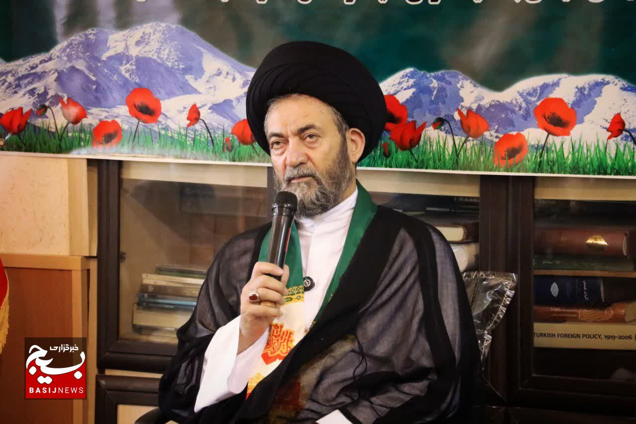 سپاه پاسداران، نماد اقتدار و عزت ایران اسلامی است. سپاه پاسداران، نماد اقتدار و عزت ایران اسلامی است.