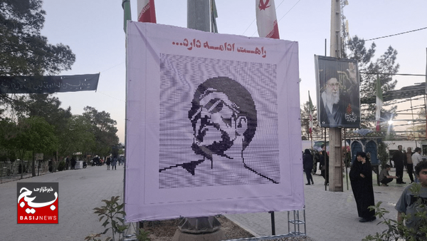 اولین نقاشی تعاملی چهره امام شهید در گلزار مطهر شهدا تکمیل شد اولین نقاشی تعاملی چهره امام شهید در گلزار مطهر شهدا تکمیل شد