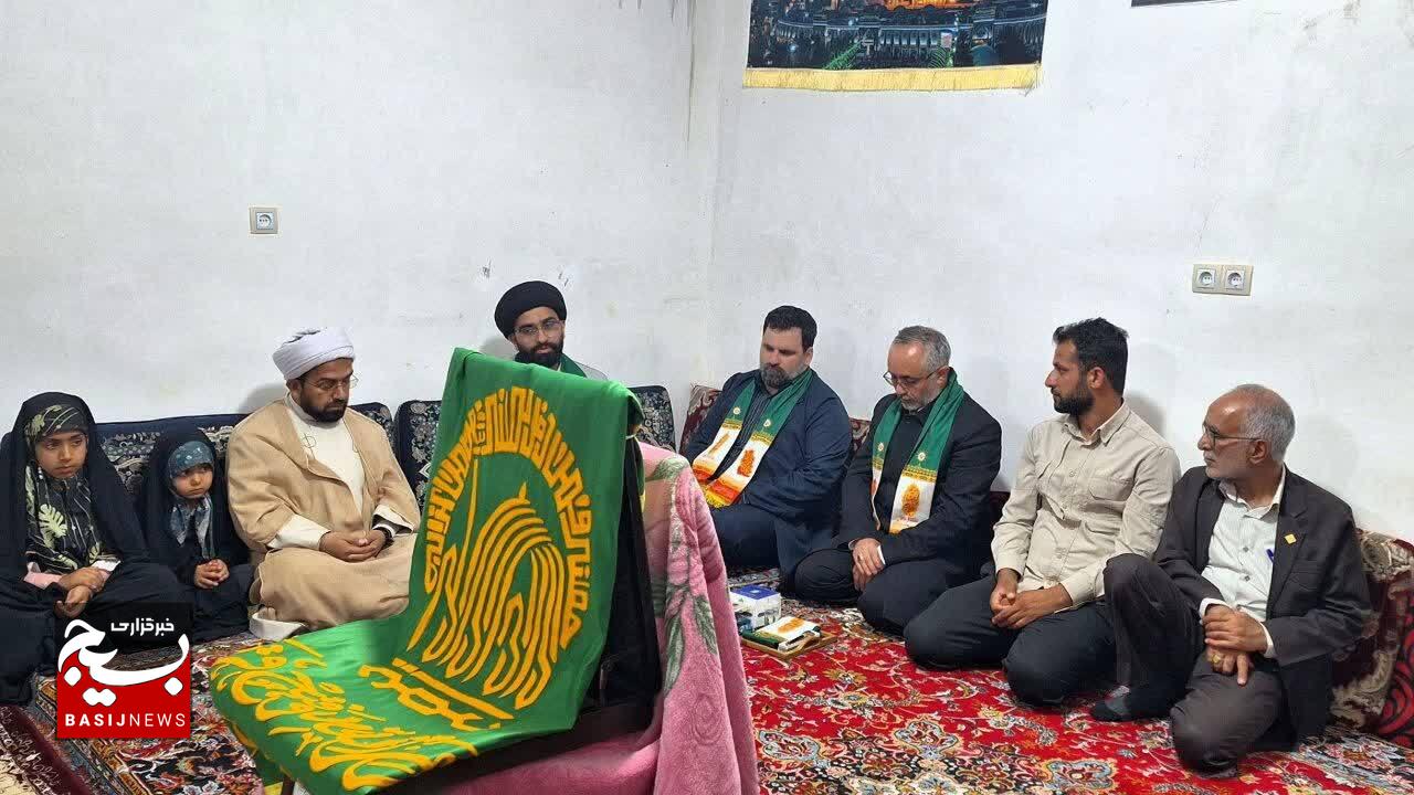 خادمان رضوی میهمان خانواده شهید پاسدار محمد امین شفیعی +تصاویر
