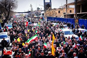 راهپیمایی روز قدس از دقایقی قبل با حضور پرشور مردم روزه دار و مومن استان کرمانشاه آغاز شد.