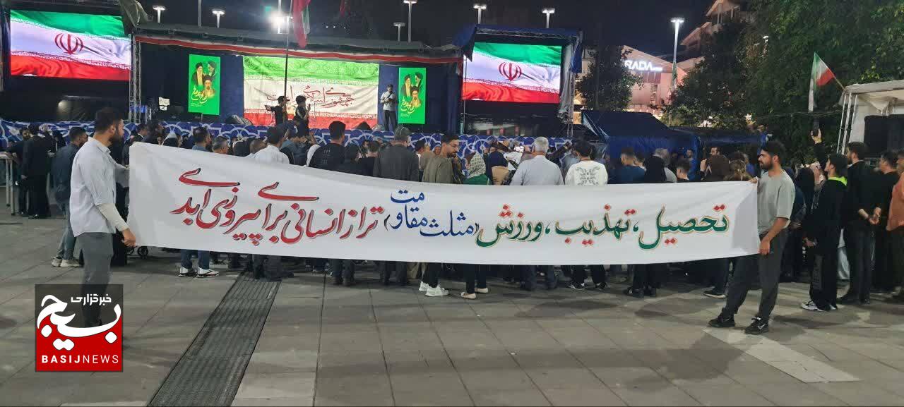 راهپیمایی جامعه ورزشکاران استان گیلان با اجرای برنامه‌های ورزشی در قالب «مثلث مقاومت» در رشت برگزار شد
