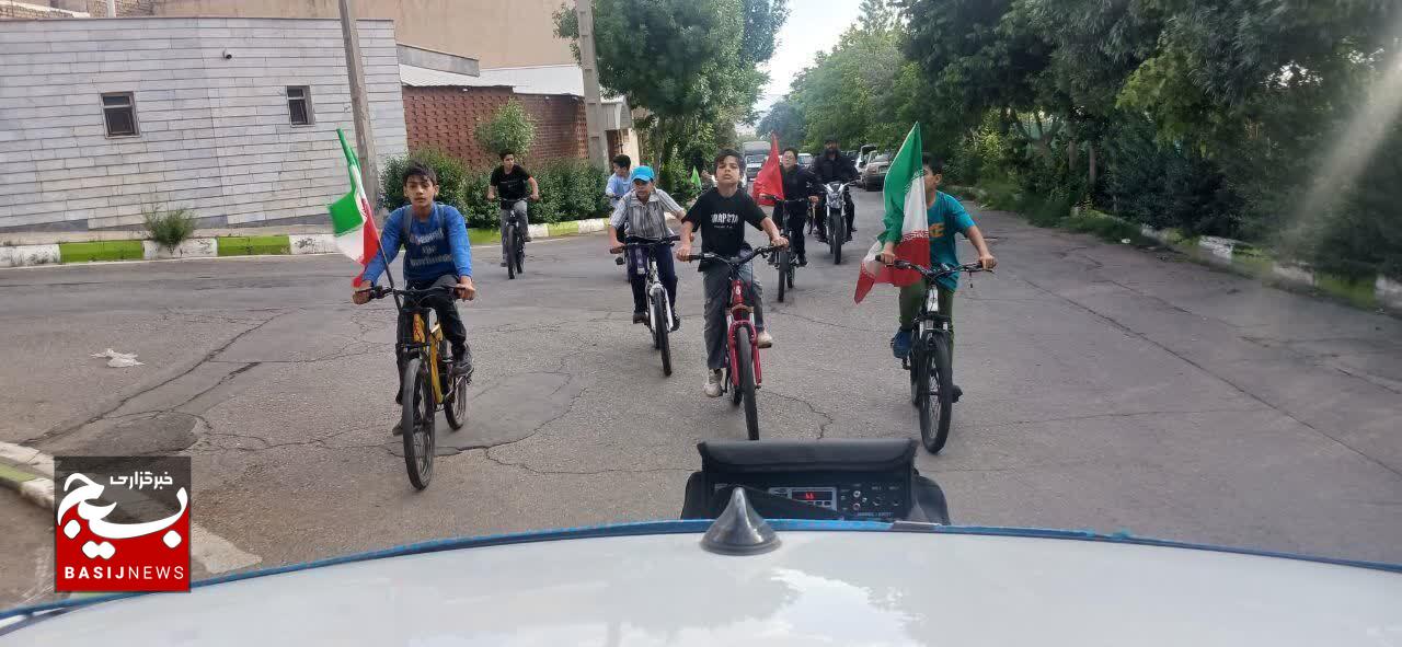 برگزاری همایش دوچرخه‌سواری نوجوانان بسیجی مهدیشهری در طالب‌آباد به یاد شهدا و تجدید بیعت با رهبری