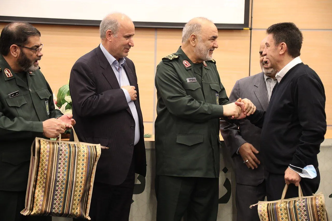 شهید سلامی در کنار ملی‌پوشان فوتبال؛ دیداری که رنگ تشریفات نداشت