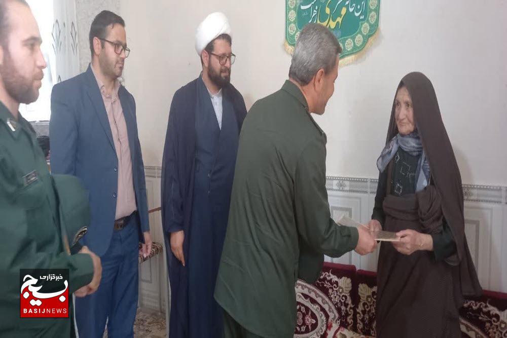 ایثار و رشادت شهدا مایه عزت و سربلندی کشور است