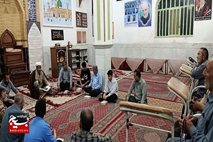 قرائت سوره فتح برای پیروزی رزمندگان اسلام