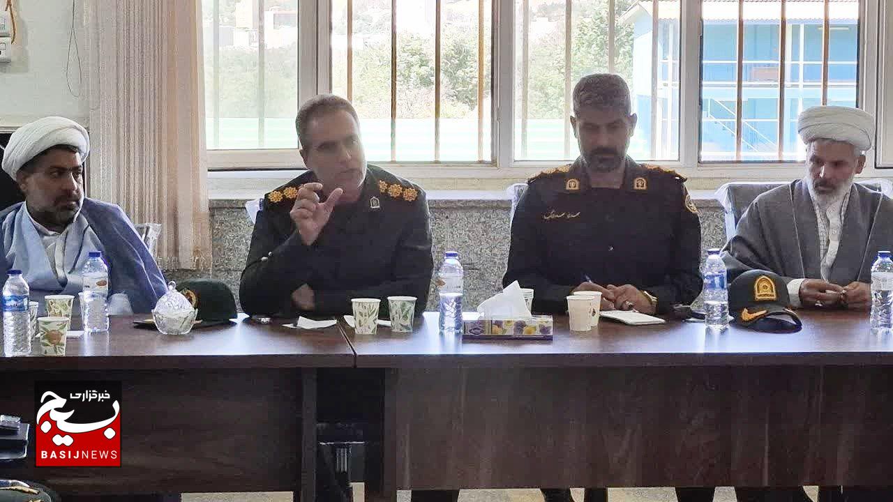 نیروهای مسلح، دژ محکمی برای مردم و امت اسلامی هستند نیروهای مسلح، دژ محکمی برای مردم و امت اسلامی هستند