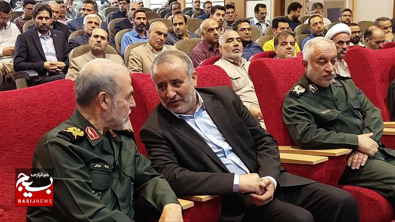 جهاد تبیین و جهاد خدمت، مردم را متحدتر و فشارهای اقتصادی را کمتر میکند