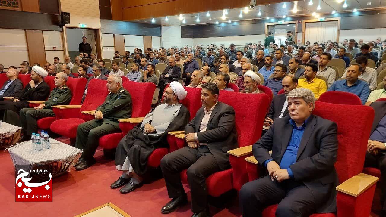 جهاد تبیین و جهاد خدمت، مردم را متحدتر و فشارهای اقتصادی را کمتر میکند