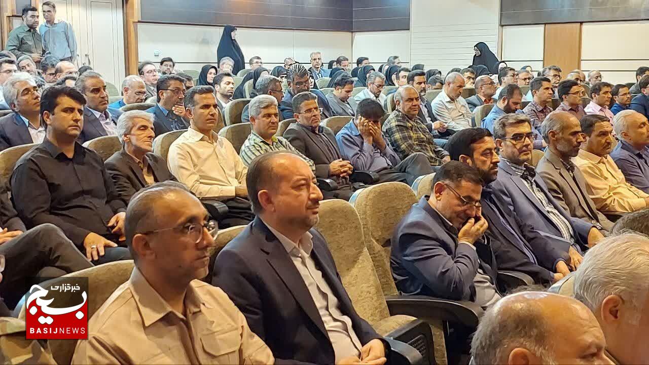 جهاد تبیین و جهاد خدمت، مردم را متحدتر و فشارهای اقتصادی را کمتر میکند