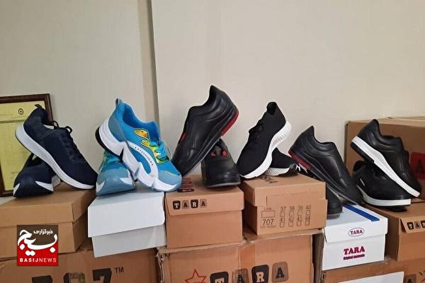 ۱۳۰ جفت کفش و صندل بچگانه به همت کانون‌های خدمت رضوی در چابهار توزیع شد