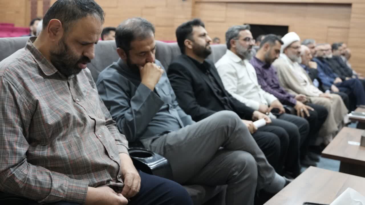 مداحان و شاعران اهلبیت(ع) امروز در خط مقدممقابله با جنگ شناختی دشمن قرار دارند مداحان و شاعران اهلبیت(ع) امروز در خط مقدممقابله با جنگ شناختی دشمن قرار دارند
