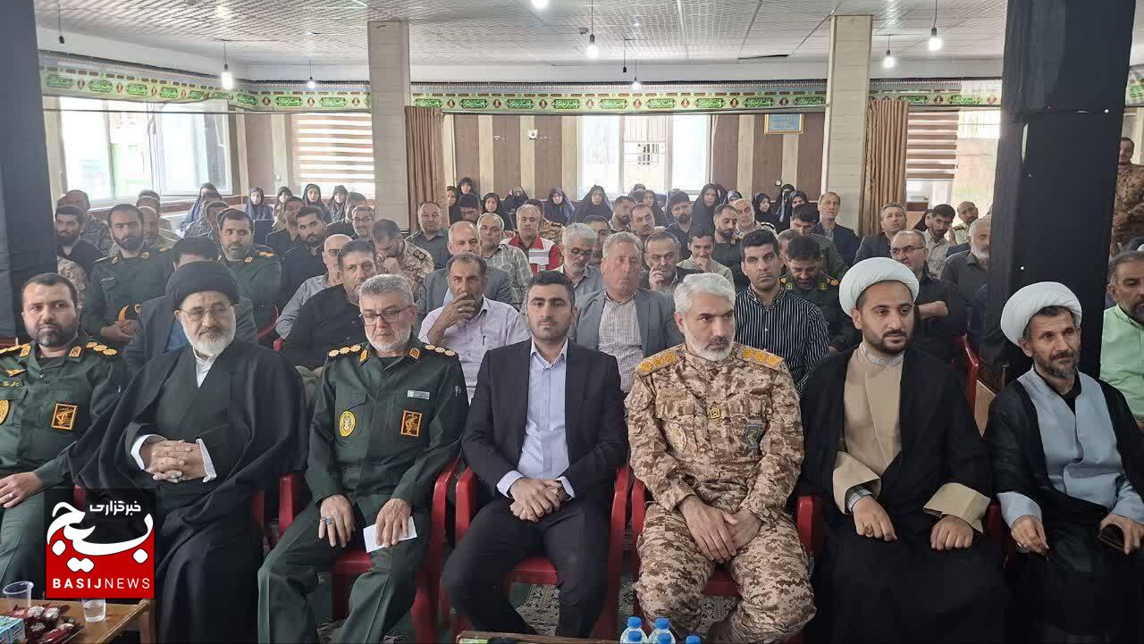 وحدت در سایه پرچم جمهوری اسلامی و برای مقابله با عملیات‌های روانی دشمن ضروری است 