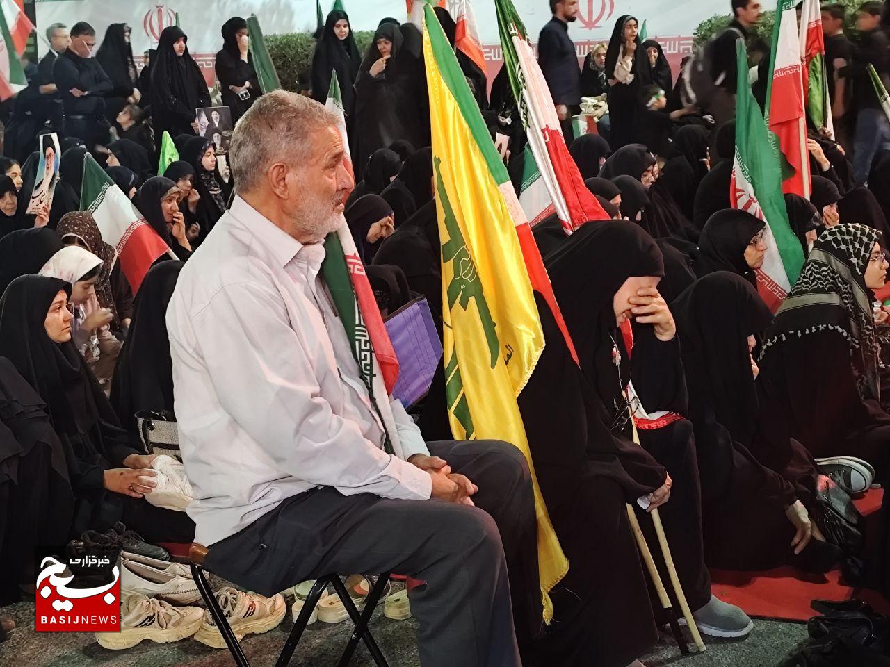 ماتم و حماسه در هم تنیدند / کرمانی‌ها با تجمعات شبانه، بیعت خودرا با اباعبدالله ثبت کردند