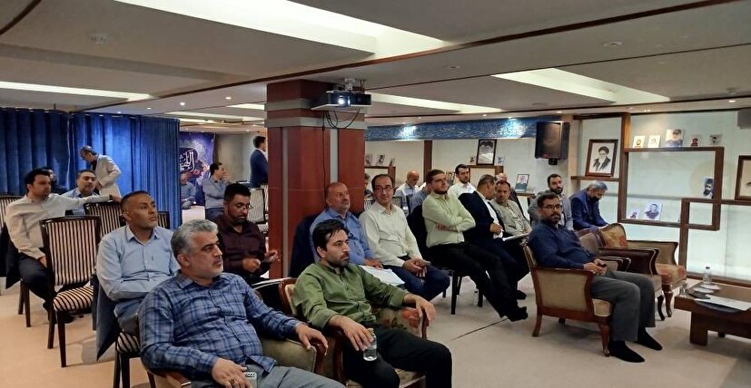 نشست «عهد ۱۴۰۵» با حضور بسیج علمی و مدیران هلدینگ پیشگامان برگزار شد / رضوی‌نژاد: دانشگاه باید محور شبکه‌سازی نخبگان برای حل مسائل کشور باشد