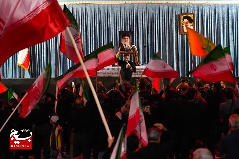 شب سوم برپایی عزای حسینی در میدان امام خمینی(ره) همدان