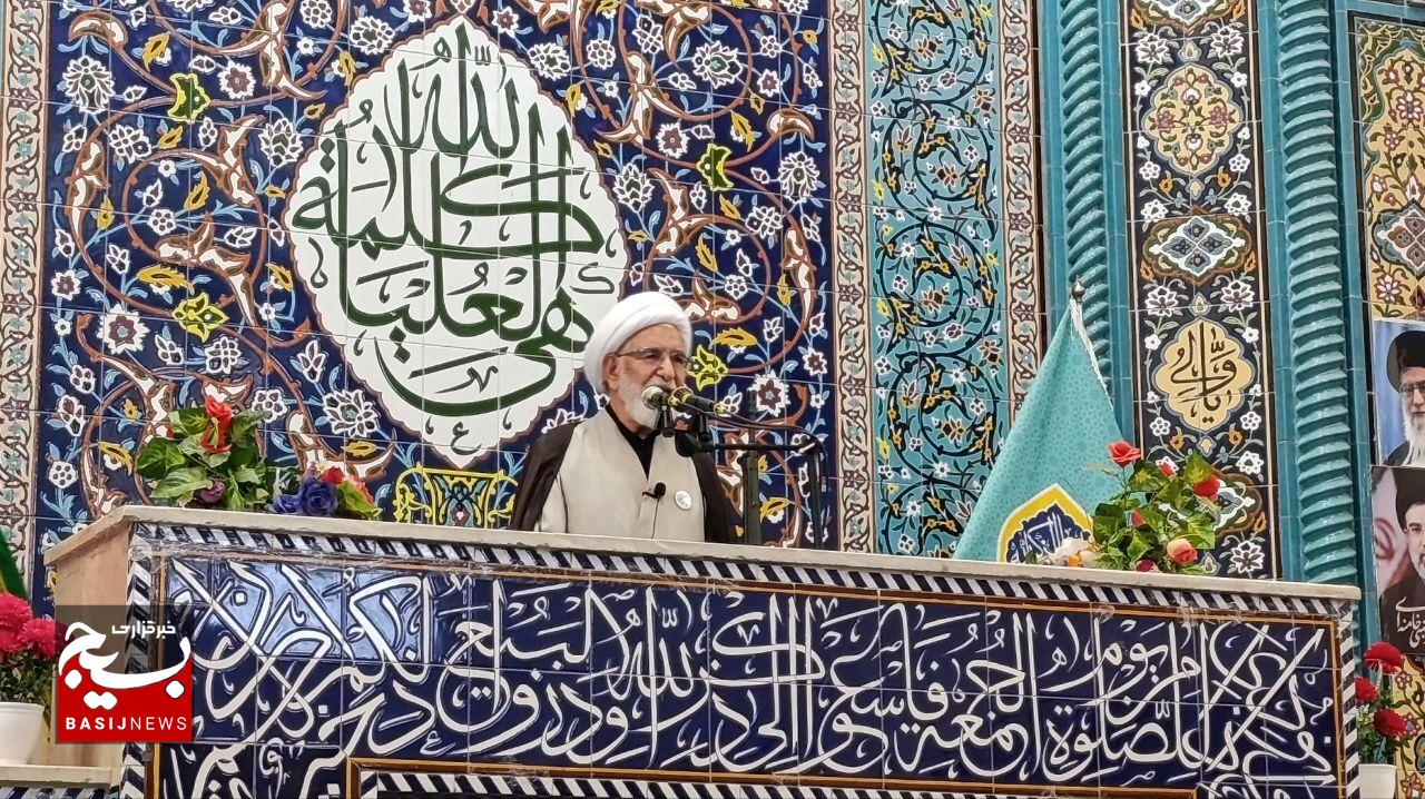 ملت گوش به فرمان رهبری، دست رزمندگان روی ماشه