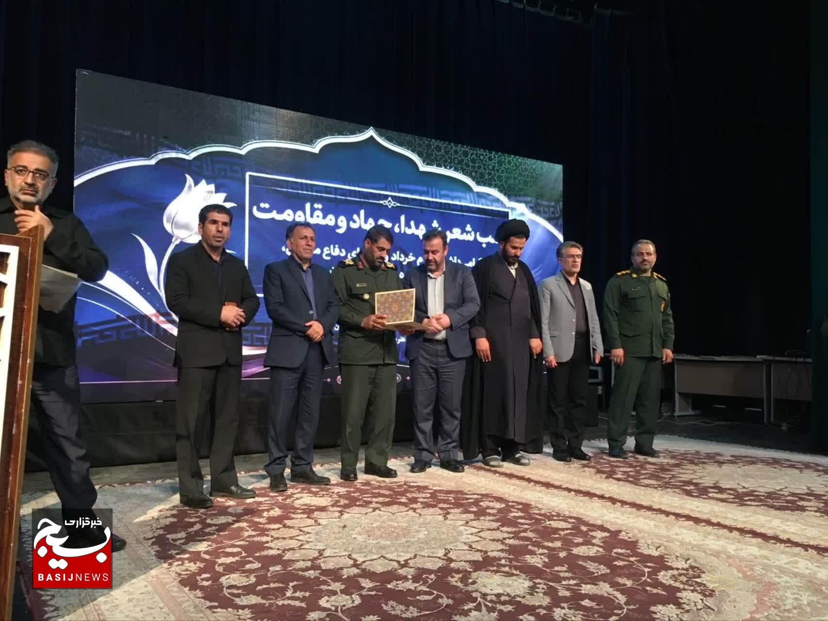 طنین اشعار حماسی در محفل شعر مقاومت؛ یادبود آزادسازی خرمشهر در خرم‌آباد