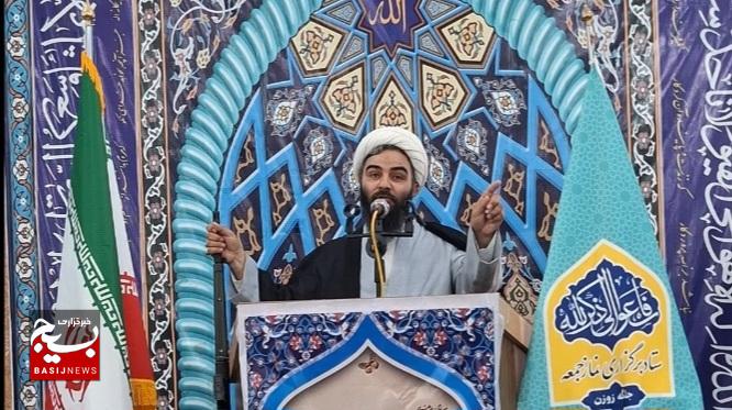 عکس خبر نباید عمودی باشد ///تبعیت از رهبری، مانع افراط و تفریط می‌شود