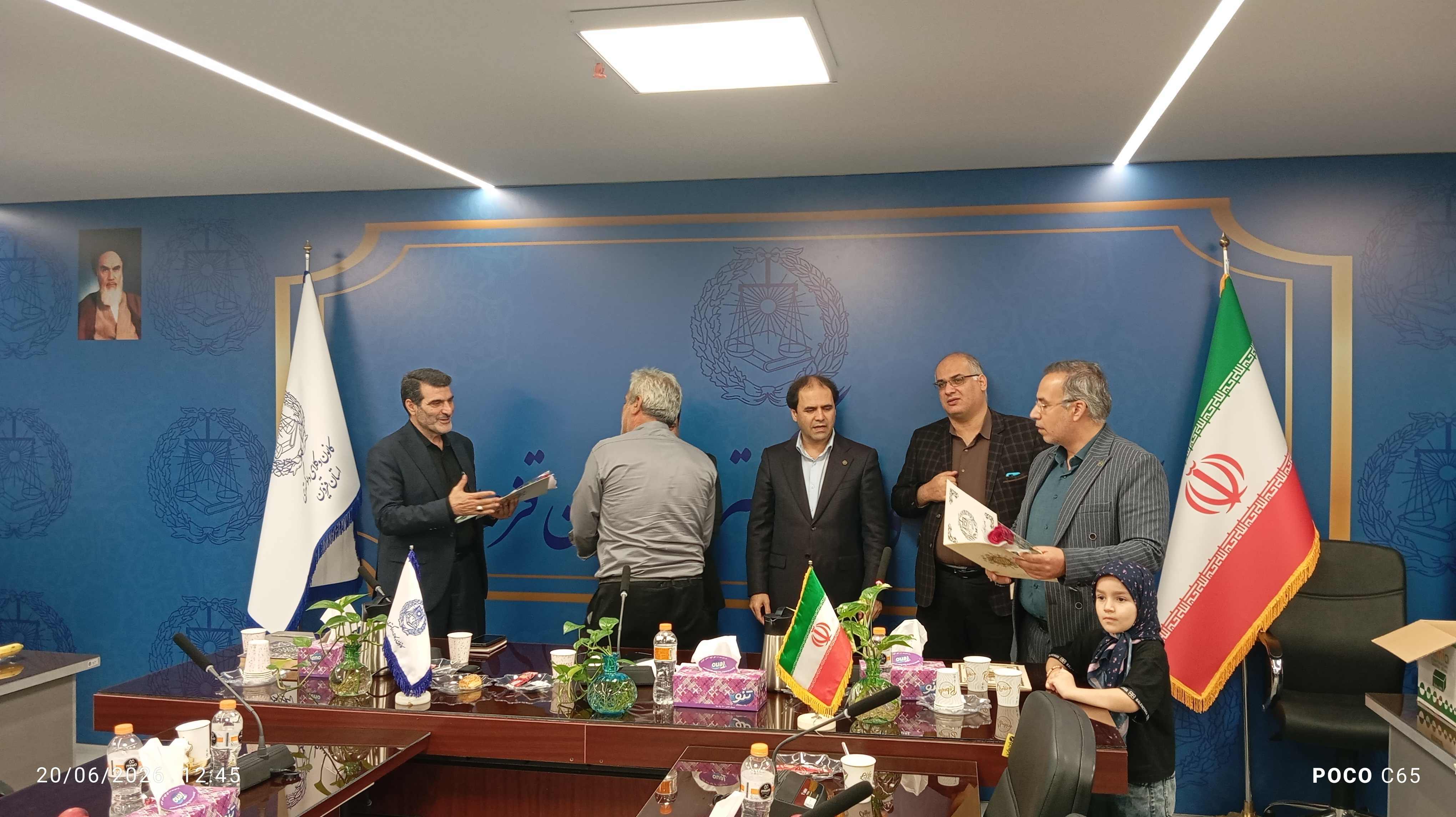 کانون وکلا مسائل حقوقی خانواده شهدای جنگ رمضان را پوشش میدهد کانون وکلا مسائل حقوقی خانواده شهدای جنگ رمضان را پوشش میدهد