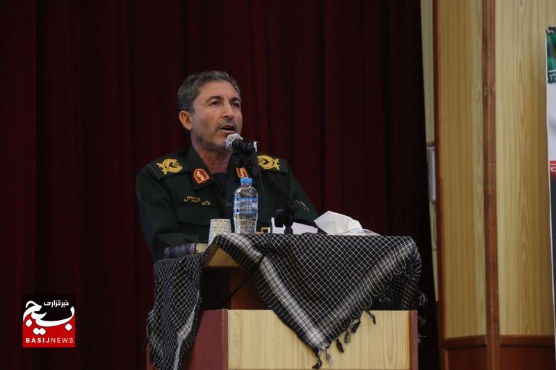 مکتب عاشورا، مدرسه ایستادگی در برابر ظلم است مکتب عاشورا، مدرسه ایستادگی در برابر ظلم است