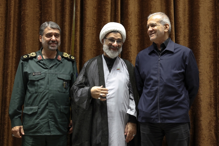 وحدت ملی دشمن را به پذیرش حقوق ملت ایران وادار کرد